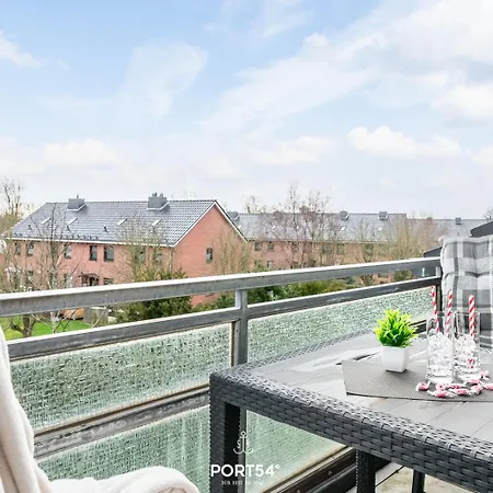 Apartment Deck 9 *